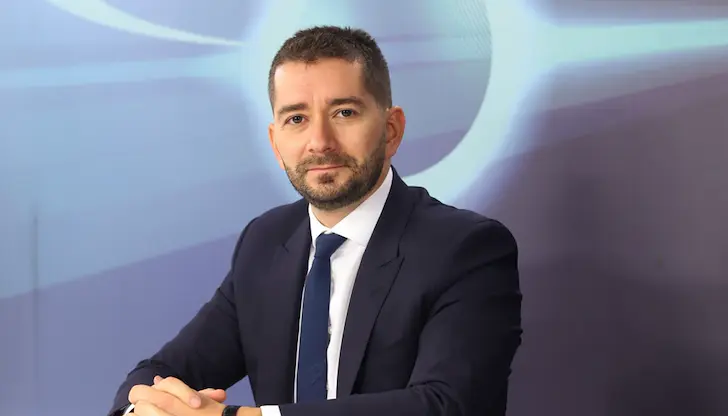 Депутатът плати глоба от 25 евро за неправилно паркиране в София Депутатът плати глоба от 25 евро за неправилно паркиране в София