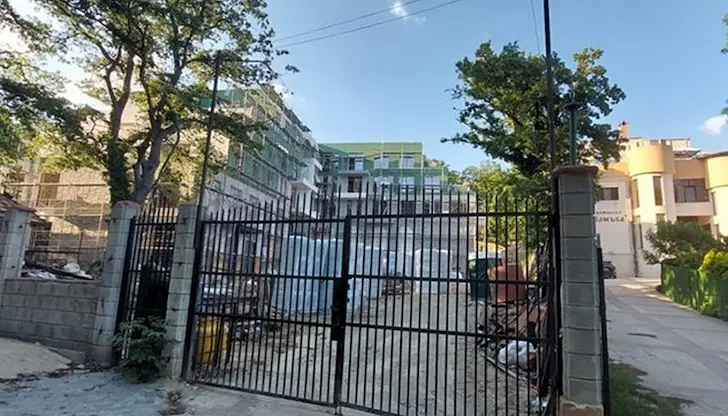 Откриха над 100 незаконни сгради край "Златни пясъци" Откриха над 100 незаконни сгради край "Златни пясъци"