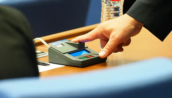 Депутатите променят удължителния бюджет за годината Депутатите променят удължителния бюджет за годината