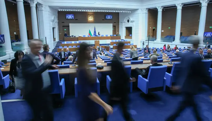 Депутатите отменят лятната си почивка за работа по ключовите реформи Депутатите отменят лятната си почивка за работа по ключовите реформи