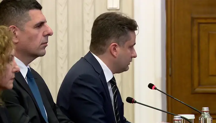 "Демократична България" се позиционира като конструктивна опозиция в парламента