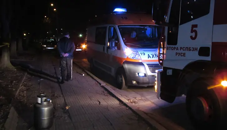 Огнеборците гасиха пламъците до ранните часове на деня Огнеборците гасиха пламъците до ранните часове на деня