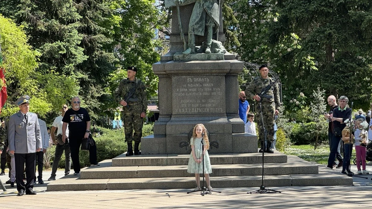 Богата програма с игри и музика изпълва центъра на градаНавръх