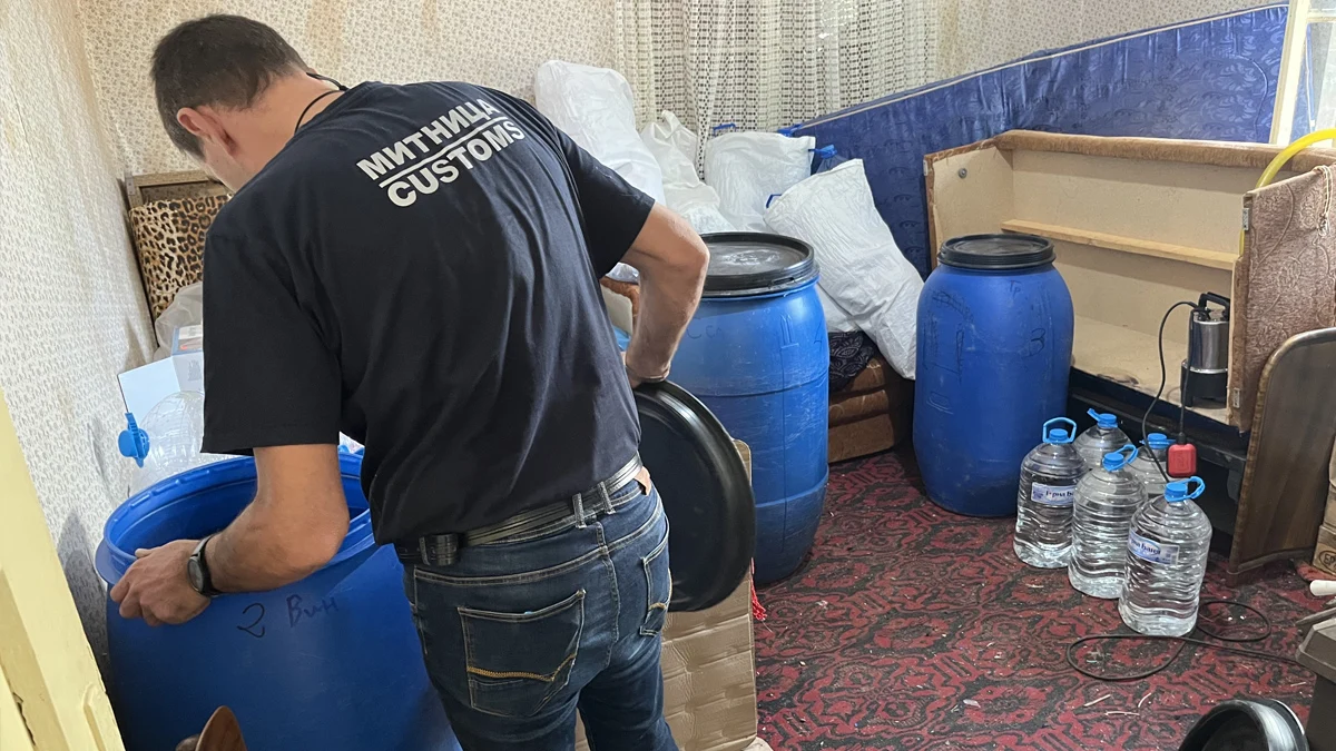 Проверките обхванаха магазин и частен адрес във ВарнаМитничари от Митница