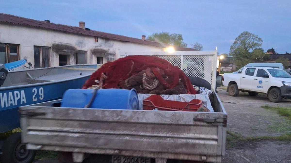 Конфискуваха лодката и уредите на нарушителите по време на забраната