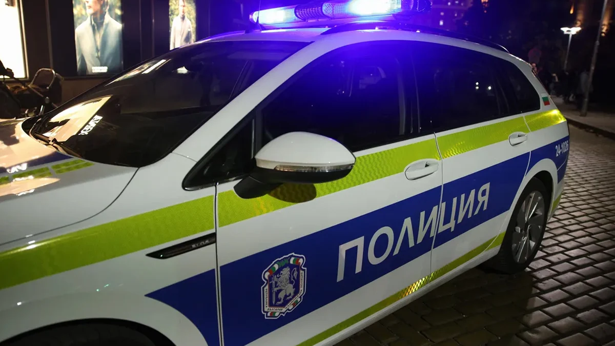 Едно от момичетата в групата е леко раненоМъж откри стрелба
