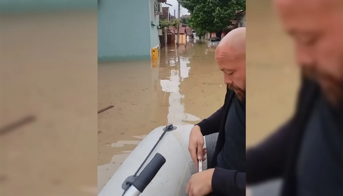 Водата по улица Крайбрежна достигна до 1,20 метраЕкипи на Община