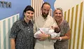 Мартина Вачкова се радва на първо внуче