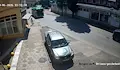 Пешеходец с дете на ръце изрита автобус в Хасково