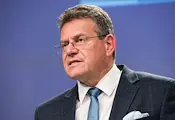 Марош Шефчович: ЕК удря монопола на Китай при доставките