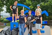 Служители на Община Русе почистиха районите около обществени сгради