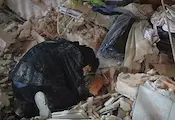 Жителите на Каракас разчистват отломките с голи ръце в търсене на оцелели