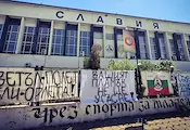 Цветя и сълзи на стадион „Славия“ след трагедията