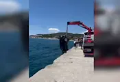 Българска кола падна в морето край Кавала Българска кола падна в морето край Кавала