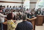 Росица Басарболиева събра младежи на съдебен процес