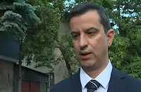 Мъж опита да открадне автомобил с детето на полицай