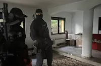 ГДБОП и ДАНС закопчаха 23-ма за трафик на хора