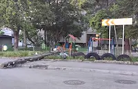 Кола отсече бетонен стълб в Русе