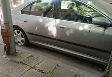 Полицията разследва посегателството над два автомобила на един и същ