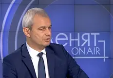 Лидерът на Възраждане с тежки обвинения за корупционни чадъри и