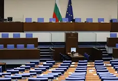 Партията обвини военния министър в нарушаване на КонституциятаСпирането на военната