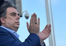 Освен това казват че няма да променят правилата за майчинството