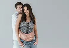 Актьорът и съпругата му очакват детеПопулярният български актьор Александър Кадиев