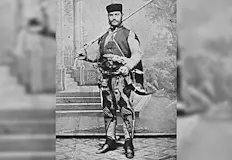 Монументът е копие на русенския паметник на революционераБюст паметник на