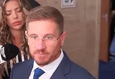 Възраждане иска облагане на банковите свръхпечалби и хазартаБългарите ще плащат
