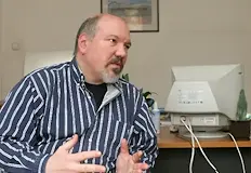 Политологът напуска партия заради новия си постПолитологът проф Александър Маринов