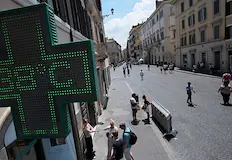 Обявиха червен код за опасни жеги в седемнадесет градаЧетирима души