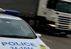 Пострадалите служители са спешно транспортирани в болницаШофьор блъсна трима служители
