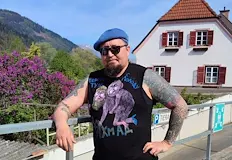 Полицията издирва въоръжен нападател след показна екзекуцияИзвестният руски артист и
