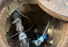 Инспектори откриха нелегални шахти и водомери към жилищни сградиДве незаконни