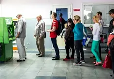 Високите данъци връщат руския бизнес към заплатите в пликПрез май