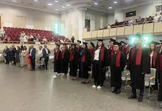 Близо една трета от випуска са отличнициОсемдесет бакалаври и магистри