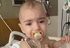 Семейството на момиченцето събира средства за лечение в ТурцияМомиченце на
