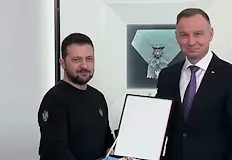 Решението идва след отнемането на полския орден на Володимир ЗеленскиТримата