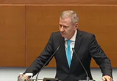 Кметовете и съдът имат основна роля в надзора над публичните
