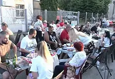 Движението на една от улиците беше спряно а десетки жители