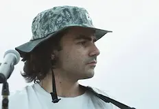 Сингълът бележи началото на изцяло нов музикален етапКукленият актьор и
