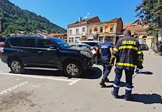 Влечугото се е скрило под предния капак на паркираната колаЕкип