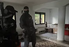Разбиха престъпна мрежа за мигранти в странатаМащабна съвместна операция на