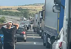 Движението към Благоевград е напълно блокираноТежка катастрофа между ТИР и