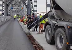 Изливат бетон в последния участъкДвижението по Дунав мост при Русе