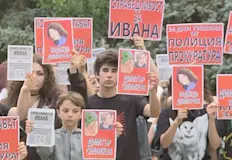 Близки на загиналото момиче се събраха на мирно бдение пред