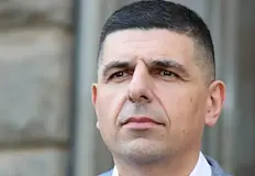 Военният министър спира всякаква отбранителна помощ за КиевСпирането на военната