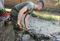 35 армейци отводняват КотелскоВоеннослужещи от Сухопътните войски се включиха извънредно