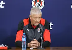 Специалистът се завръща на терена по време на лечението на
