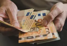 Осигурителните прагове се повишават за първи път от десетилетиеСредната пенсия